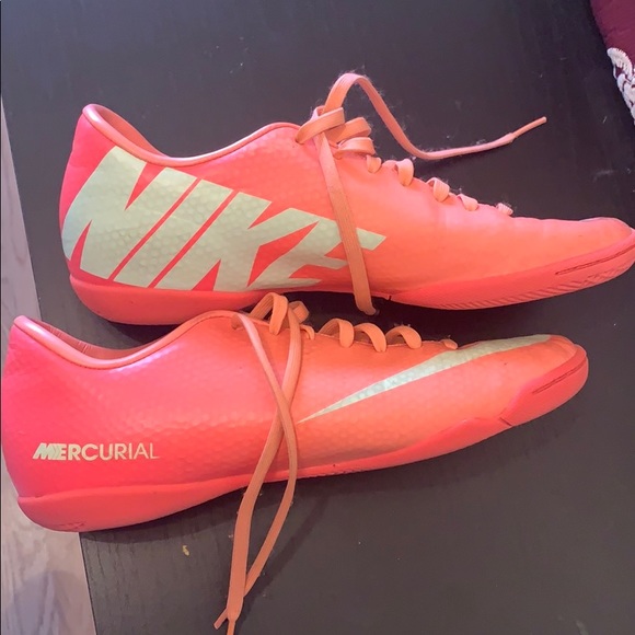 indoor soccer shoes - Picture 2 of 4
